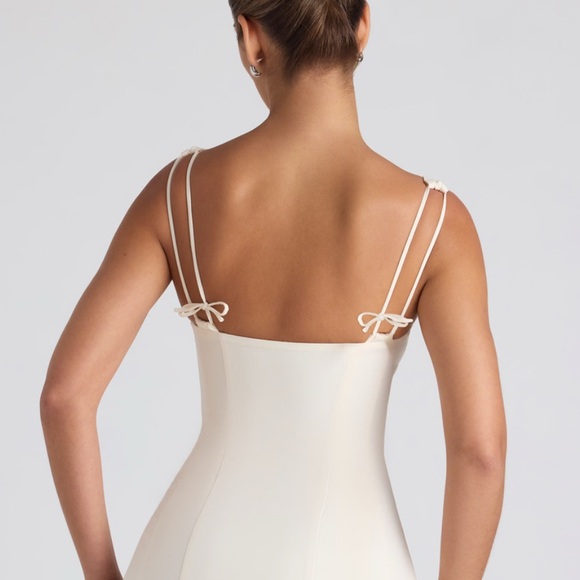 Isadora Bow-Detail Pleated A-Line
Midi Dress in Ivory - Picture 3 of 7